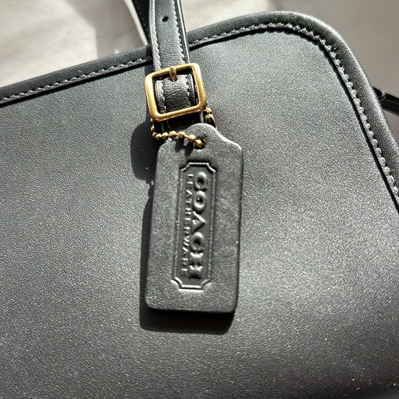 Coach Swing Zip Purse, black leather, brand new - Picture 7 of 10